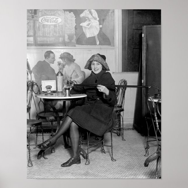 Póster Flapper con alcohol oculto - Prohibición - 1920 (Frente)