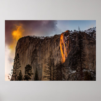 PÓSTER FORMACIÓN ROCK CON LAVA DURANTE EL DÍA