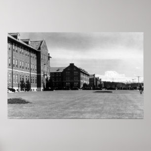 Póster Fort Lewis, WA View of Barracks and Mt. Rainier