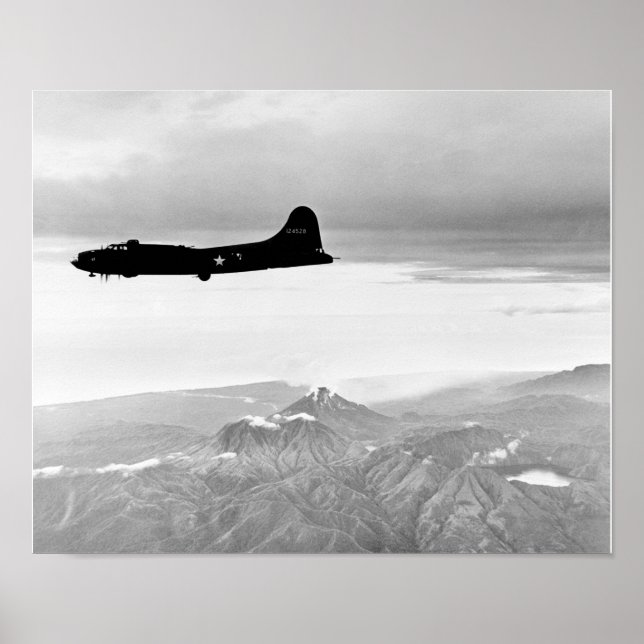 Póster Fortaleza Voladora B-17 Volando Sobre Bougainville (Frente)