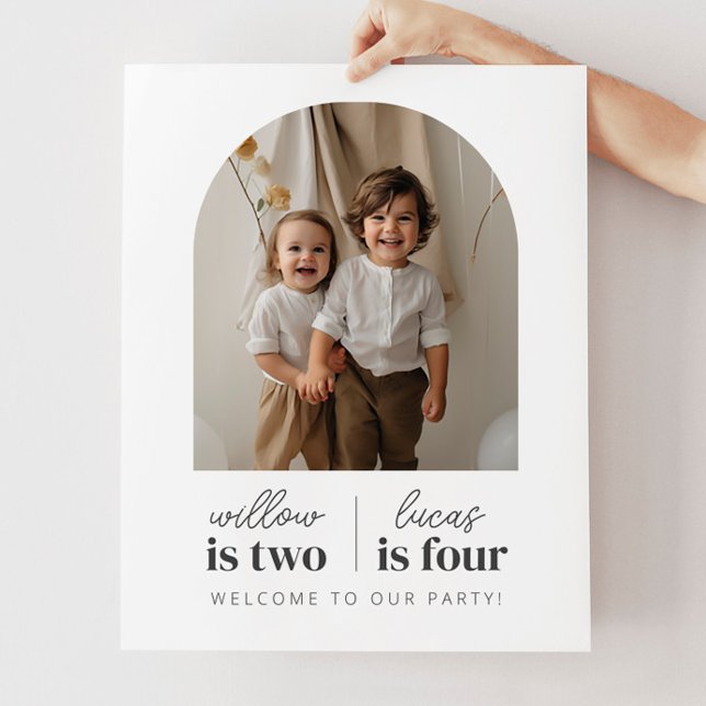 Póster Foto arcaica - Signo de bienvenida de cumpleaños c (Zazzle Arched Photo - Joint Birthday Welcome Sign)