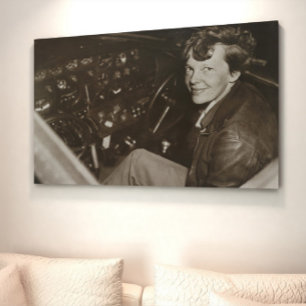 Póster Foto Cándida de Amelia Earhart en la Cabina del Av