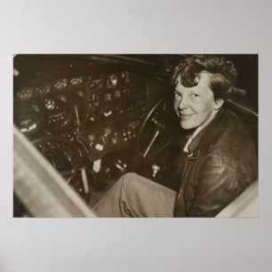 Póster Foto de Amelia Earhart en la cabina del avión 1937