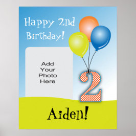 Póster Foto de segundo cumpleaños de un niño con globos d