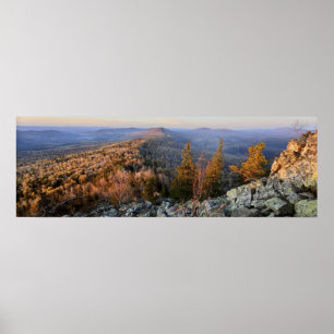 Póster foto de un bosque otoñal montañoso, montañas, p