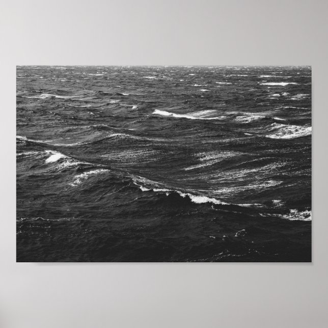 Póster Foto en blanco y negro de un mar tormentoso (Frente)