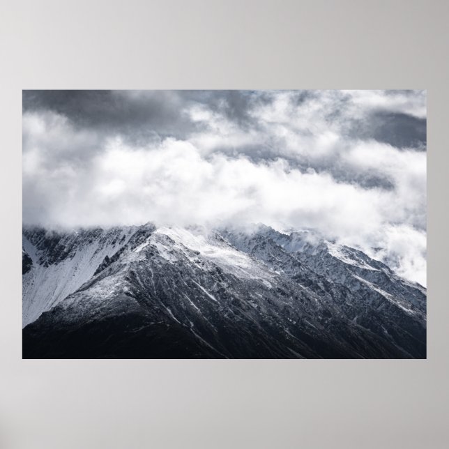 PÓSTER FOTOGRAFÍA AÉREA DE MONTAÑA GRIS Y NEGRA (Frente)