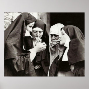 Póster Fotografía antigua de monjas fumando