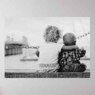 Póster Fotografía blanco y negro de un muchacho y de un