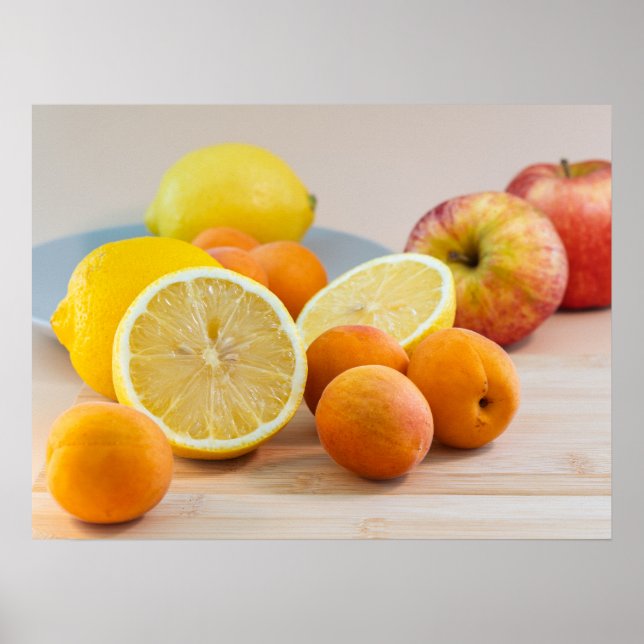 Póster Fotografía de alimentos con limón, albaricoques y  (Frente)