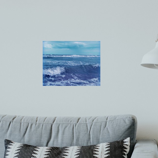 Póster Fotografía de cielo de las nubes del océano Atlánt (Photo of Atantic ocean blue water white cap waves blue sky clouds on wall art poster.)