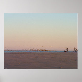 Póster Fotografía de dos bicicletas en la playa.