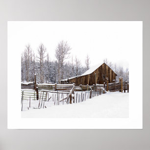 Póster Fotografía de escena de granero rural nevado