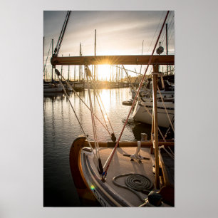 Póster Fotografía de velero y puesta de sol en marina