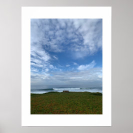 Póster Fotografía en color de un banco solitario de Calif