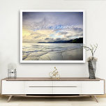 Póster Fotografía Purple Sunset de California Disfruta ca<br><div class="desc">"Disfruta cada momento". Esta espectacular playa costera de Pismo Beach, California, amplia, prístina y arenosa, tomada cerca de la puesta de sol, exuda tranquilidad y soledad. Aquí encontrará a los surfistas esperando la ola perfecta, así como a los pequeños pájaros buscando su aperitivo por la noche. Aprecie todas las cosas...</div>