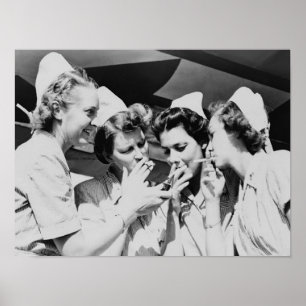 Póster Fotografía Vintage de Enfermeras Fumando 16x12in