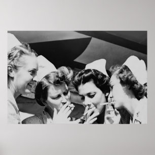 Póster Fotografía Vintage de Enfermeras Fumando 36x24in