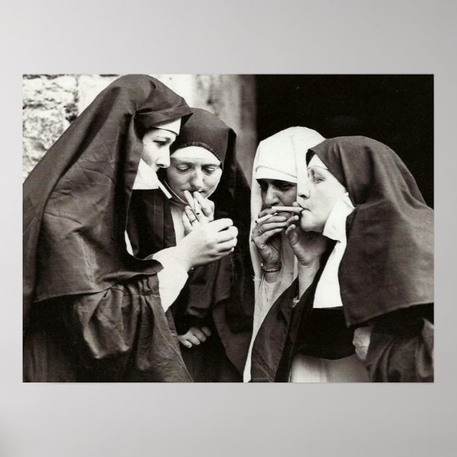 Póster Fotografía vintage de las monjas fumando 24x18in (Frente)