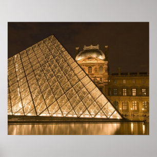 Póster Francia, París. El Louvre al anochecer. Crédito 2