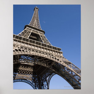 Póster Francia, París, Torre Eiffel, vista de ángulo bajo