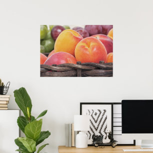 Póster Frutas frescas hermosas en una cesta