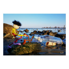 Póster Fubby met flessenpost aan de kust.