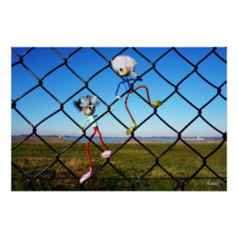 Póster Fubby's die een hek beklimmen.