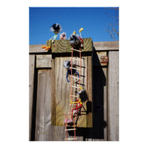 Fubby's die een vogelhuis beklimmen.