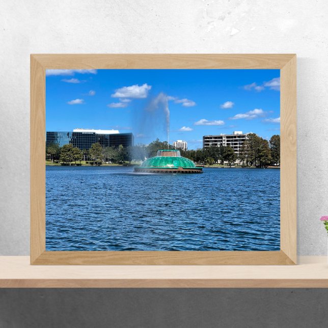 Póster Fuente del lago Eola Orlando Florida (A photo poster of Lake Eola Fountain in downtown Orlando, Florida)