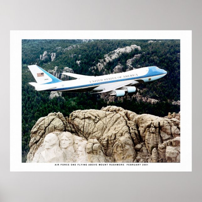 Póster Fuerza Aérea Uno Volando Sobre El Monte Rushmore (Frente)