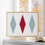 Póster Funky Red Light Blue Yellow Stars Argyle Mid Mod<br><div class="desc">Este poster de inspiración moderna de mediados de siglo cuenta con 3 grandes diamantes de 2 estrellas en el centro,  en una combinación de colores azul claro,  rojo y amarillo. ¡Esto haría que tus paredes fueran algo divertido!</div>