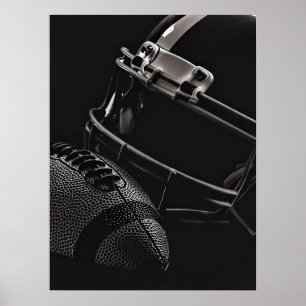Póster Fútbol y casco oscuro dramático