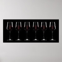 Gafas de vino con vino tinto en negro