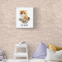 Gatito adorable mirando hacia arriba con flores de