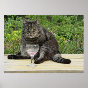 Póster Gato "Bram" en la mesa con una copa de vino