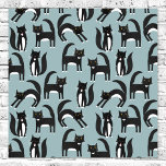 Póster Gatos de Tuxedo<br><div class="desc">Un montón de encantadores gatos de esmoquin negros y blancos haciendo sus negocios. Un patrón divertido en un fondo azul medio,  perfecto para los amantes de animales y mascotas.</div>