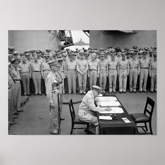 Póster General MacArthur Firmando La Rendición Japonesa (Frente)
