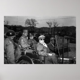 Póster General MacArthur y personal