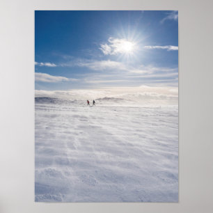 Póster Gente caminando sobre nieve, Islandia
