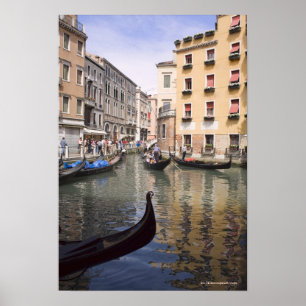 Póster Góndolas en un canal, Venecia, Italia