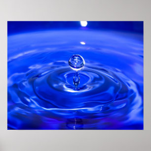 Póster Gotita de agua azul fresca