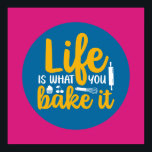 Póster Graciosa Cocina Typografía Retro Baker Art<br><div class="desc">Arte tipográfico colorido con colores retro y vibrante. Puntas y citas divertidas sobre comida,  cocina,  cocción y cena. Decoración perfecta para su cocina,  comedor,  cafetería,  panadería o restaurante. El color de fondo (el círculo y el cuadrado) es el personalizable a través de la Herramienta de diseño.</div>