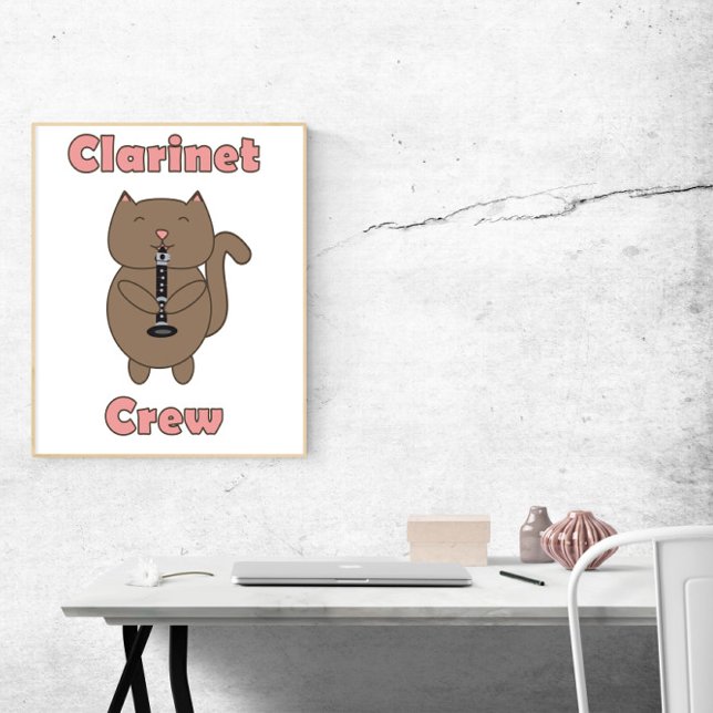Póster Gracioso gato de Clarinet Crew Brown (A poster featuring a brown cat playing the clarinet and the words Clarinet Crew in pink.)