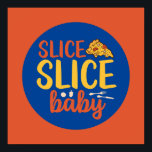 Póster Gracioso Slice Baby Pizza Lover Retro Cocina Deco<br><div class="desc">Arte tipográfico colorido con colores retro y vibrante. Puntas y citas divertidas sobre comida,  cocina,  cocción y cena. Decoración perfecta para su cocina,  comedor,  cafetería,  panadería o restaurante. El color de fondo (el círculo y el cuadrado) es el personalizable a través de la Herramienta de diseño.</div>