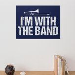 Póster Gracioso Trombone que estoy con la banda<br><div class="desc">Un diseño de banda geek para un jugador maestro del instrumento de cuerno francés con la frase "I'm With The Band" (Estoy con la banda). Un gran regalo de humor para la competencia regional por banda de marcha en la secundaria.</div>