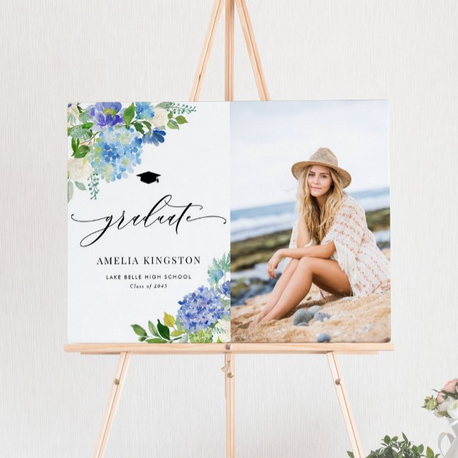 Póster Graduación fotográfica de las flores de hidrangea  (Watercolor Blue Hydrangea Flowers Photo Graduation Poster)
