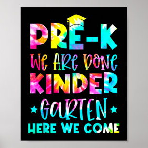 Póster Graduación Tie Dye Kindergarten Aquí Venimos