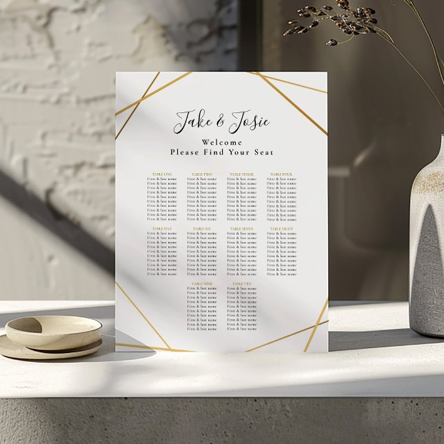 Póster Gráfico de asientos de matrimonio elegante geométr (Gold geometric border around a wedding reception seating arrangement guide. Bride and groom names.)