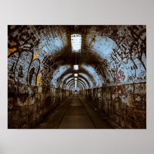 Póster Grafiti en el Poster vacío del túnel ferroviario (Frente)